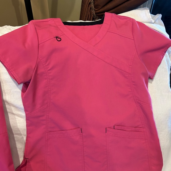 ScrubStar medium pink scrub set - Picture 2 of 3